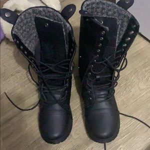 Combat boots
